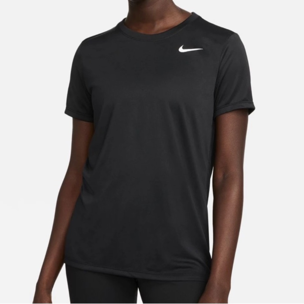 NWT Women’s Dry Fit Nike Tee